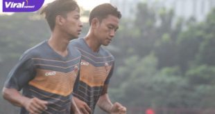 Dua pemain lokal Didik Setiawan (depan) dan Adistia Wicaksana trial di Sriwijaya FC. Foto : mo sfc