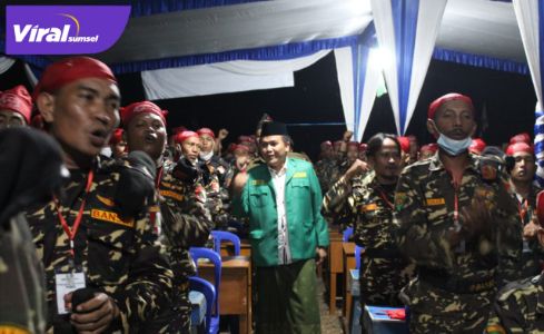 Ketua Pimpinan Wilayah GP Ansor Sumsel Gus Ahmad Zarkasih SHI MM memberikan semangat untuk para peserta Susbalan. Foto : viralsumsel.com/nto