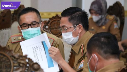 Sekda Kota Palembang, Ratu Dewa rapat evaluasi pengelolaan DAK maupun DID di Rumah Dinas Walikota Palembang, Senin, (21/6/2021). Foto : viralsumsel.com/nto