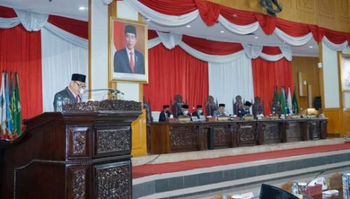 Suasana Rapat Paripurna mendengarkan Pemandangan Umum Fraksi-fraksi Terkait Raperda Pertanggungjawaban Pelaksana APBD 2020. Foto : viralsumsel.com