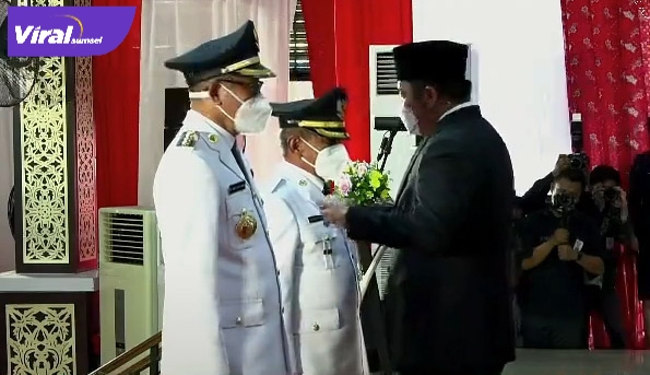 Gubernur Sumsel H Herman Deru lantik Ir H Heri Amalindo M.M dan Drs Soemarjono menjadi Bupati dan Wakil Bupati PALI, Jumat (18/6/2021). Foto : viralsumsel.com/sep