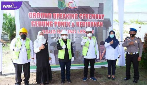 Sekda Muba Drs H Apriyadi MSi melakukan peletakan batu pertama Gedung PONEK dan Kebidanan, sekaligus meresmikan MCU RSUD Bayung Lencir, Rabu (1/7/2021). Foto : viralsumsel.com/devi