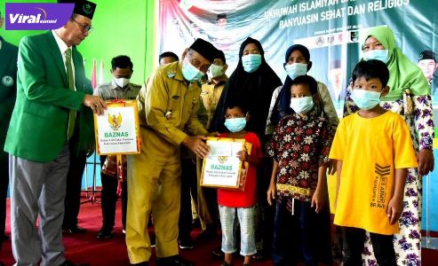 Wakil Bupati Banyuasin, H Slamet Somosentono hadiri bakti sosial khitanan massal di Gedung Serba Guna Lancang Mas Desa Lubuk Lancang, Selasa (29/6/2021). Foto : viralsumsel.com/lam