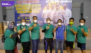 Kapolda Sumsel Irjen Pol Prof Dr Eko Indra Heri S MM (tengah) bersama ketua JMSI Sumsel Agus Harizal (tiga kanan) usai Gathering bersama awak media di GOR Dempo JSC, Jumat (2/7/2021) pagi. Foto : viralsumsel.com/kai