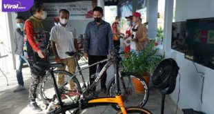 Kepala Dinas Pariwisata Kota Palembang, Isnaini Madani resmikanya Puncak Cafe di Jalan Puncak Sekuning, Minggu (4/7/2021). Foto : viralsumsel.com/arra