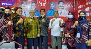Wakil Bupati Banyuasin, H. Slamet Somosentono, SH tinjau stand Banyuasin dalam Sriwijaya Expo 2021 di Dining Hall Jakabaring, Jum’at (2/7/2021). Foto : viralsumsel.com/lam