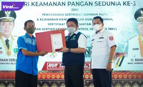 Bupati Banyuasin H Askolani bersama Gubernur Sumsel H Herman Deru peringati Hari Keamanan Pangan Sedunia di UPTD BPHPT, Banyuasin, Selasa (6/7/2021). Foto : viralsumsel.com/lam