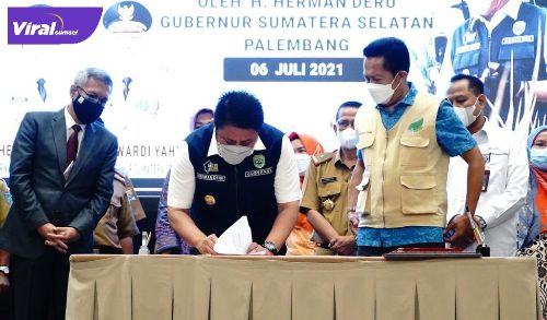 Gubernur Sumsel H Herman Deru  saat membuka Kegiatan Peningkatan Kompetensi PBT POPT, PPEP- POPT di Hotel Santike Premier Palembang, Selasa (6/7/2021). Foto : viralsumsel.com/sep