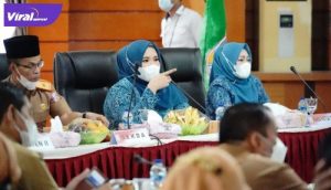 Ketua TP-PKK Kab. Banyuasin dr. Sri Fitriyanti Askolani (tengah). Foto : viralsumsel.com/lam
