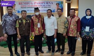 Ahmad Tahir S.A.g, S.H (dua kiri) mendampingi H M Basjir DA sebagai Ketua KTNA Sumsel periode 2021-2026. Foto : viralsumsel.com/ion