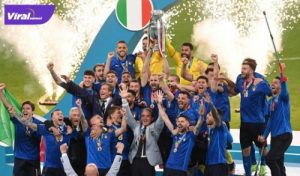 Eurofia pemain, pelatih dan ofisial, Timnas Italia usai raih gelar juara Piala Eropa 2020. Pada partai final sukses tundukan Inggris lewat adu penalti 3-2 (1-1) di Stadion Wembley, London, Inggris, Senin (12/7/2021) dini hari WIB. Foto : IG