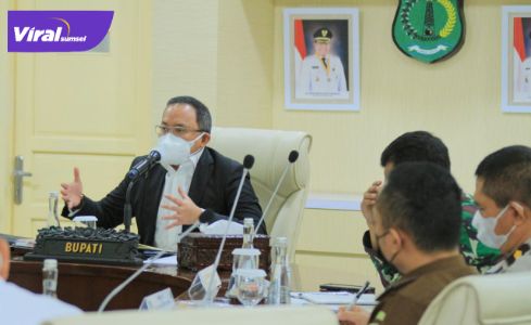Bupati Muba Dr H Dodi Reza Alex Noerdin Lic Econ MBA, pimpin rapat evaluasi Satuan Tugas Covid-19, Senin (12/7/2021). Foto : viralsumsel.com/devi
