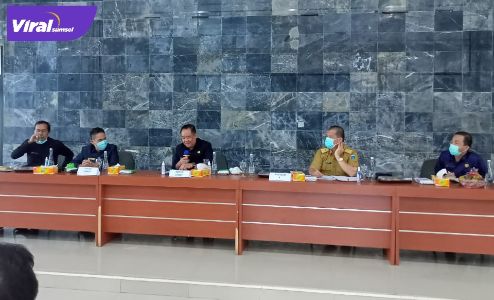 Bupati Lahat Cik Ujang pimpin Rakor tanggap darurat antisipasi penyebaran Covid-19 di Kabupaten Lahat, Senin (12/07/2021). Foto : viralsumsel.com/oki