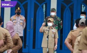 Wali Kota Lubuklinggau, H SN Prana Putra Sohe pimpin apel bersama pelaksanaan PPKM Kota Lubuklinggau. Foto : viralsumsel.com/min