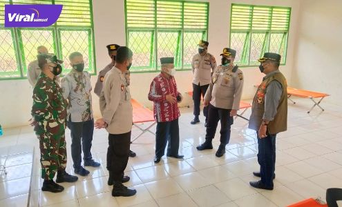 Kapolres PALI AKBP Rizal Agus usai meninjau tenda darurat di RSUD bersama Wabup PALI, Kamis(15/7/2021). Foto : viralsumsel.coma/eko