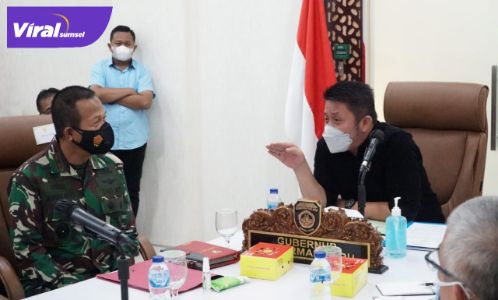 Gubernur Sumsel H. Herman Deru hadiri Rakor evaluasi PPKM Mikro secara virtual di Command Center Kantor Gubernur, Sabtu (17/7/2021). Foto : viralsumsel.com/sep