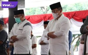 Bupati Muba Dr Dodi Reza Alex Noerdin Lic Econ MBA melaksanakan Shalat Idul Adha di rumah dinas Bupati Muba, Selasa (20/7/2021). Foto : viralsumsel.com/devi