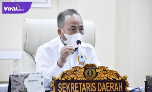 Sekretaris Daerah Kabupaten Muba Drs H Apriyadi MSi secara virtual, pimpin rapat Rapat Koordinasi Penanganan Covid-19 tingkat kecamatan, kelurahan serta Isolasi Mandiri, Kamis (22/7/2021). Foto : viralsumsel.com/devi