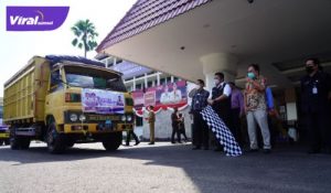 Gubernur Sumatera Selatan (Sumsel) H. Herman Deru saat melaunching Program Bantuan Beras PPKM 2021 Provinsi Sumsel di halaman kantor Gubernur, Kamis (22/7/2021) siang. Foto : viralsumsel.com/sep