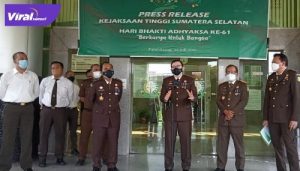 Kepala Kejaksaan Tinggi Sumsel M Rum SH MH beri keterangan pada awak media, Kamis (22/7/2021). Foto : viralsumsel.com/rom