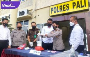 Pemusnahan barang bukti sabu-sabu dipimpin Kapolres PALI AKBP Rizal Agus Triadi melalui Wakapolres Kompol Fitriyanti, Senin (26/7/2021). Foto : viralsumsel.com/eko
