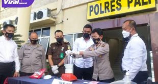 Pemusnahan barang bukti sabu-sabu dipimpin Kapolres PALI AKBP Rizal Agus Triadi melalui Wakapolres Kompol Fitriyanti, Senin (26/7/2021). Foto : viralsumsel.com/eko