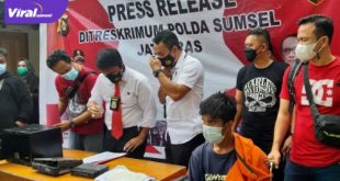 HW tersangka pencurian brangkas milik Apotek K - Nia Pharma, Jakabaring dihadirkan dalam keterangan pada awak media, Senin (26/7/2021). Foto : viralsumsel.com/kai