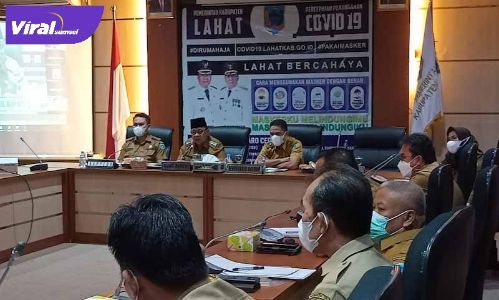 Pemerintah Kabupaten Lahat, bersama Badan Informasi Geospasial mengadakan rapat Koordinasi Forum Penguatan Aplikasi Simpul Jaringan melalui Zoom Meeting, Selasa (27/7/2021). Foto : viralsumsel.com/oki