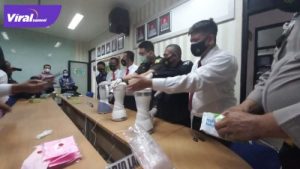 Direktorat Reserse Narkoba Polda Sumsel memusnahkan barang bukti narkoba sabu-sabu 541, 93 gram. Foto : viralsumsel.com/kai