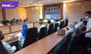 Cik Ujang Bupati Lahat pimpin rapat kordinasi kepada semua pihak terkait penanganan Covid-19, Rabu (28/7/2021). Foto : viralsumsel.com/oki