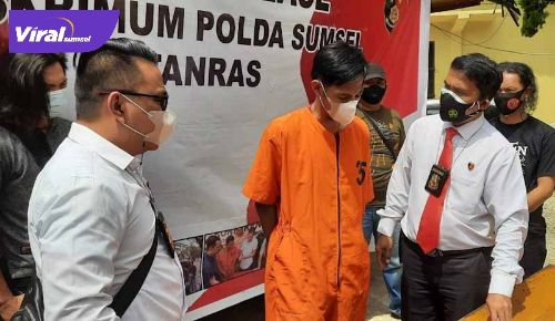Anggota Unit I Jatanras Polda Sumsel rilis kasus pencurian dengan tersangka RP, Rabu (28/7/2021). Foto : viralsumsel.com/kai