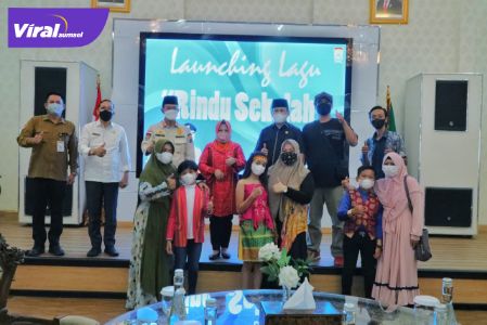 Walikota Palembang H Harnojoyo usai peluncuran Lagu "Rindu Sekolah" di Rumah Dinas Walikota, Jalan Tasik Palembang, Selasa (3/8/2021).Foto : viralsumsel.com/sep