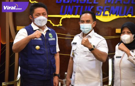 Gubernur Sumsel H.Herman Deru dan Kepala Badan Narkotika Nasional Provinsi Sumsel yang baru Brigjen Djoko Prihadi, Kamis, (5/8/2021). Foto : viralsumsel.com/sep