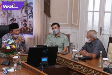 Walikota-Palembang-H-Harnojoyo-dalam-rapat-foto-viralsumsel.com