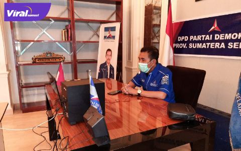 H Ishak Mekki Ketua DPD Partai Demokrat Sumsel hadiri peluncurkan program Bulan Bakti secara virtual oleh Ketua Umum DPP Partai Demokrat AHY, kamis (12/8/2021). Foto : viralsumsel.com