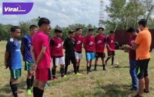 Tim sepak bola PALI sedang bersiap diri hadapi Porprov XIII Sumsel di OKU Raya. Foto : viralsumsel.com/eko