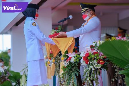 Bupati Muba Dr H Dodi Reza Alex menjadi Inspektur Upacara Peringatan HUT ke-76 RI, di Halaman Pendopoan Griya Bumi Serasan Sekate, Selasa (17/8/2021) pagi. Foto : viralsumsel.com/devi
