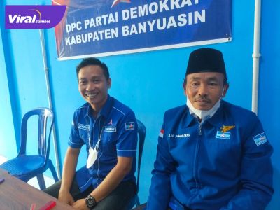 H Ali Mahmudi SH, MSi Ketua DPC Partai Demokrat Kabupaten Banyuasin didampingi Sekretaris DPC Partai Demokrat Kabupaten Banyuasin Darsono SH. Foto : viralsumsel.com/ion