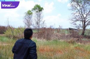 Gubernur Herman Deru saat meninjau posko satgas karhutla, di Indralaya Kabupaten Ogan Ilir, Sabtu (28/8/2021) siang. Foto : viralsumsel.com/win