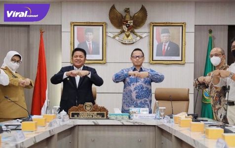Gubernur Sumsel H Herman Deru usai buka paparan pembahasan Usulan Program Compact 2 Provinsi Sumsel dihadiri Direktur Kerjasama Pendanaan Bilateral Kementerian PPN/Bappenas RI, Kurniawan Ariadi, Selasa (21/9/2021) siang. Foto : viralsumsel.com/win