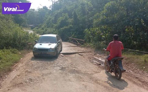Kondisi jembatan Sungai Seloyan, Desa Benakat Minyak, PALI. Foto : viralsumsel.com/eko