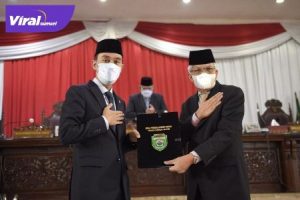 Wakil Ketua DPRD Provinsi Sumsel; Bapak H. Muchendi M, SE, menyampaikan Aspirasi Masyarakat dari Kegiatan Reses Tahap II Tahun 2021 dalam Rapat Paripurna XXXV, (6/9/2021). Foto : viralsumsel.com