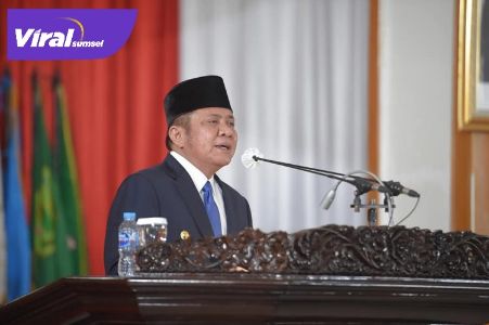 Gubernur Sumsel H Herman Deru memberikan penjelasan Terhadap Rapeda Perubahan APBD Tahun Anggaran 2021. Foto : viralsumsel.com