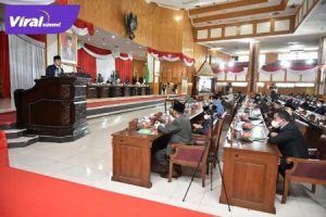Anggota DPRD Sumsel Mendengarkan Penjelasan Gubernur Terhadap Rapeda Perubahan APBD Tahun Anggaran 2021. Foto : viralsumsel.com