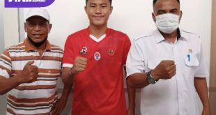 Fikri Firdaus defender binaan PPLP D Muba (tengah) sebelum terbang ke Medan, Kemarin (23/9/2021). Foto : viralsumsel.com/ion