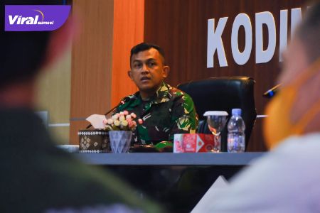 Dandim 0401 Muba Letkol Arh Faris Kurniawan SST MT pada rapat koordinasi persiapan penyelenggaraan Latihan Bersama dan Simulasi Lomba Sepeda di Ruang Rapat Makodim 0401 Muba, Jumat (24/9/2021). Foto : viralsumsel.com/devi