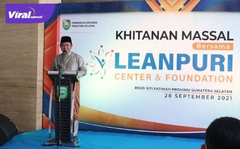 Gubernur Sumsel H. Herman Deru pada kegiatan khitanan massal yang gelar Leanpuri dan Foundation di RSUD Siti Fatimah Sumsel, Selasa (28/9/2021). Foto : viralsumsel.com/win