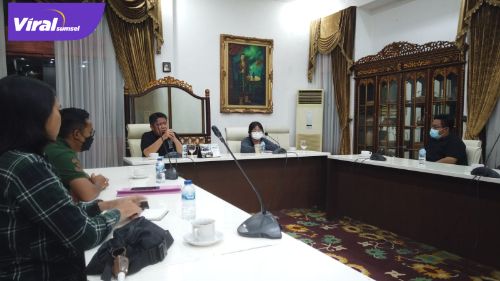 Gubernur Sumsel H. Herman Deru terima audensi FAMS Sumsel di Griya Agung, Selasa (5/10/2021) malam. Foto : viralsumsel.com/nto