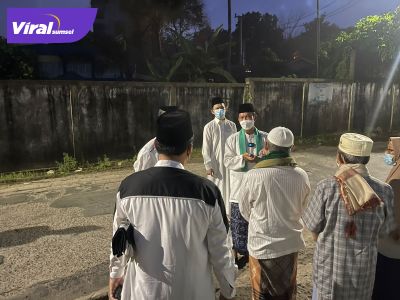 Walikota Palembang H. Harnojoyo mendengarkan aspirasi masyarakat Lunjuk Jaya, Senin (11/10/2021). Foto : viralsumsel.com/win