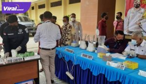 Direktorat Reserse Narkoba Polda Sumsel memusnahkan barang bukti sabu – sabu 3 kilogram lebih, Kamis (14/10/2021). Foto : viralsumsel.com/kai